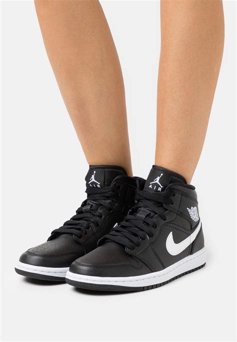 zwarte nike jordan dames|nike air jordan 4 zwart.